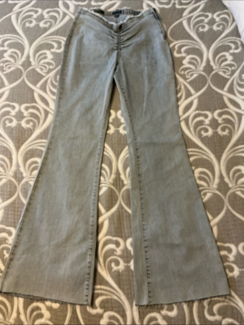 Wild Fable Low Rise Flare Denim Jeans sz 6 Light Wash Raw Hemline Summer!
